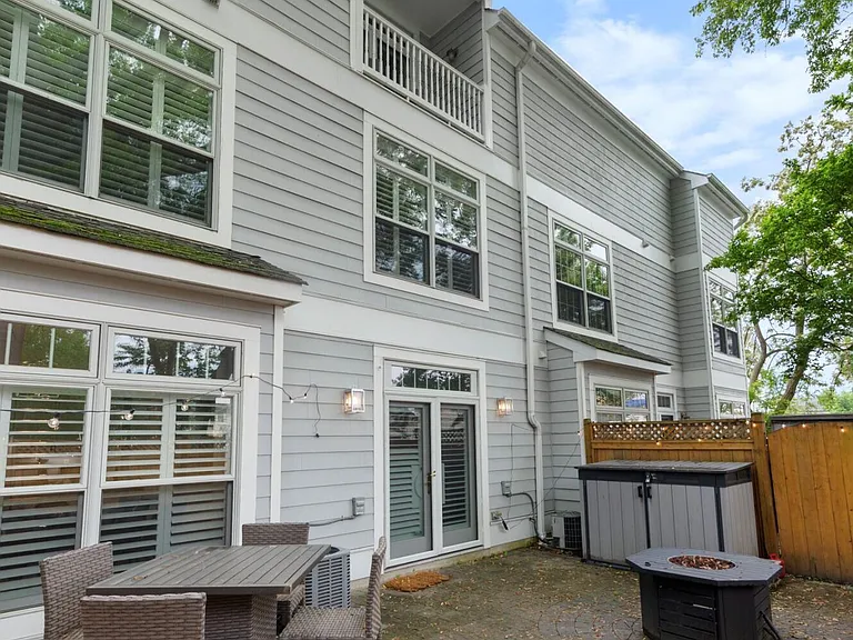 162 Main St — Photo 32