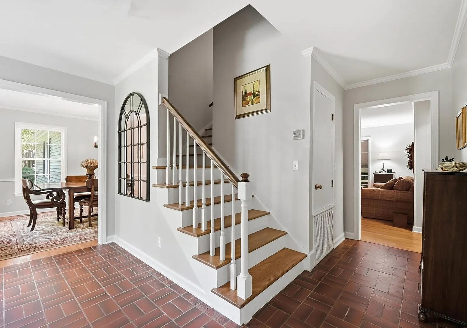 Classic Signal Mountain Home! — Photo 2