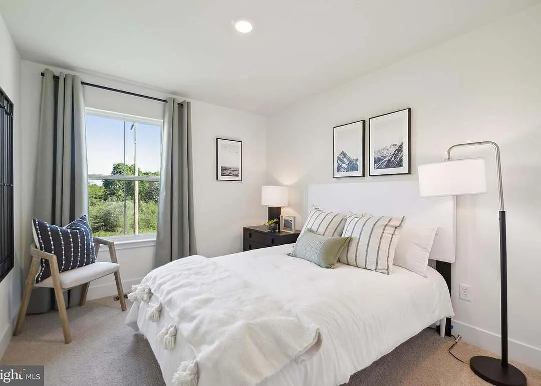 3 bed, 2.5 bath, 1500 sqft, $2,100 — Photo 4