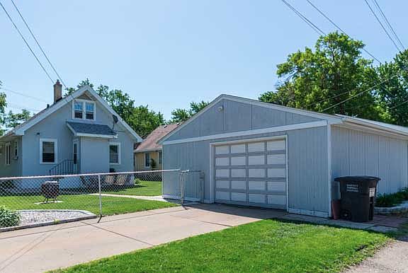 5th image of 879 Hamline Ave N