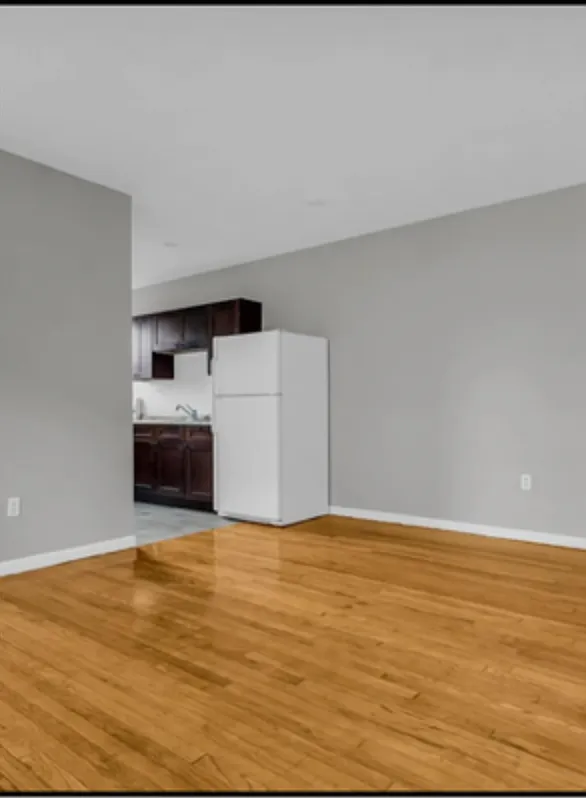 2501 Hurlbut St — Photo 3