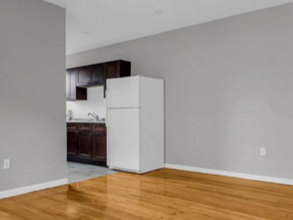 3rd image of 2501 Hurlbut St #1
