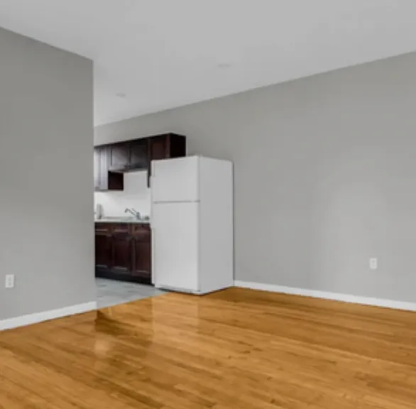 2501 Hurlbut St #1 — Photo 3