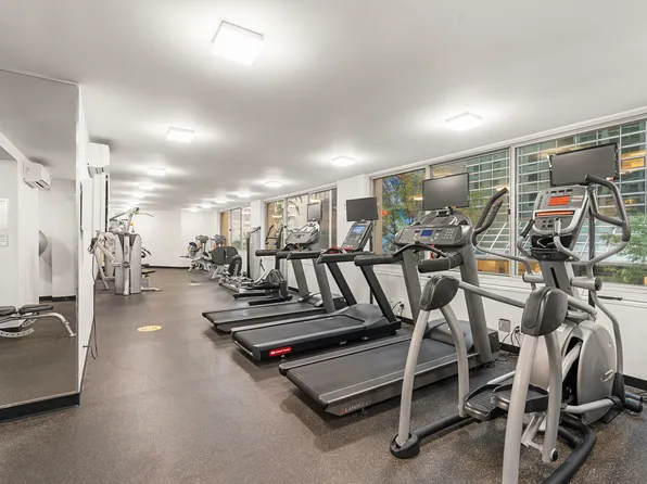 333 East 45th Street image 7 of 14