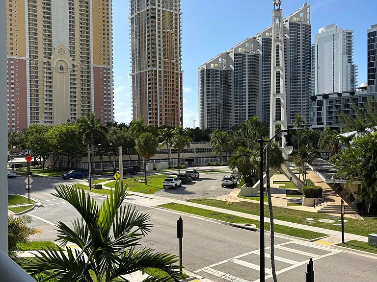 17800 Atlantic Blvd #302 — Photo 7