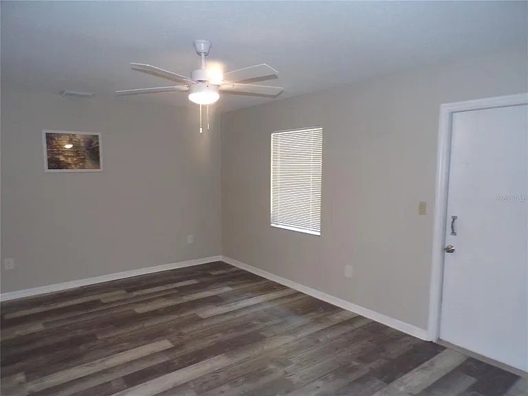 1088 Melville Rd #A — Photo 10