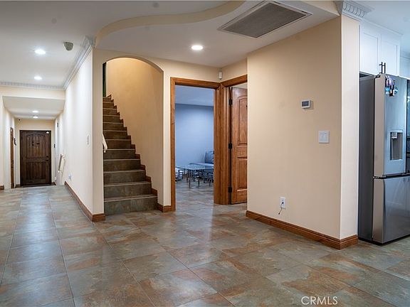 5th image of 6930 Balcom Ave