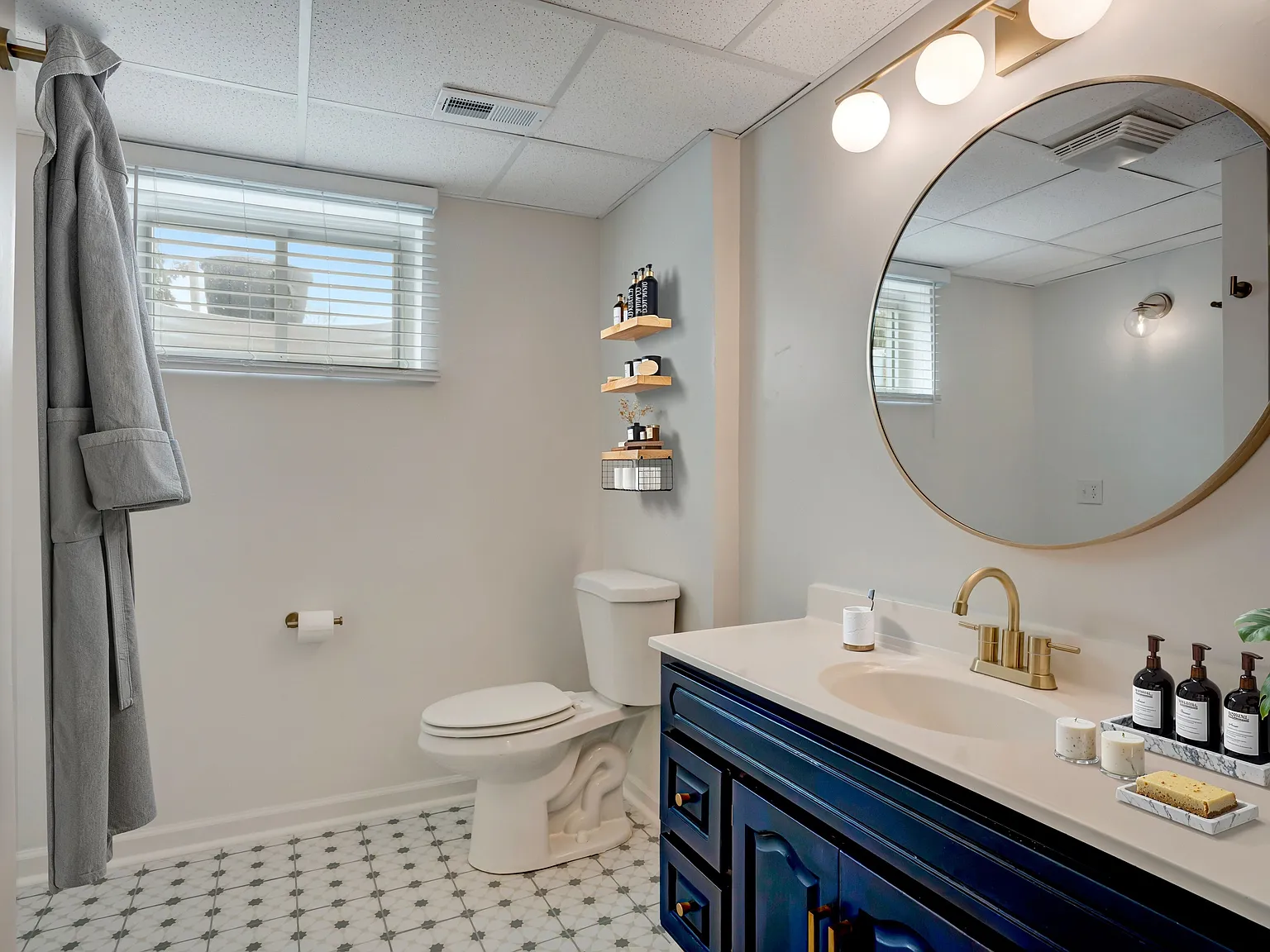 2 bed, 1.0 bath, $1,995 — Photo 2