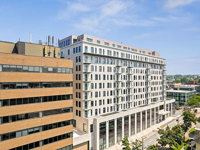 Bank Street Apartments at Burlington Square — Photo 33