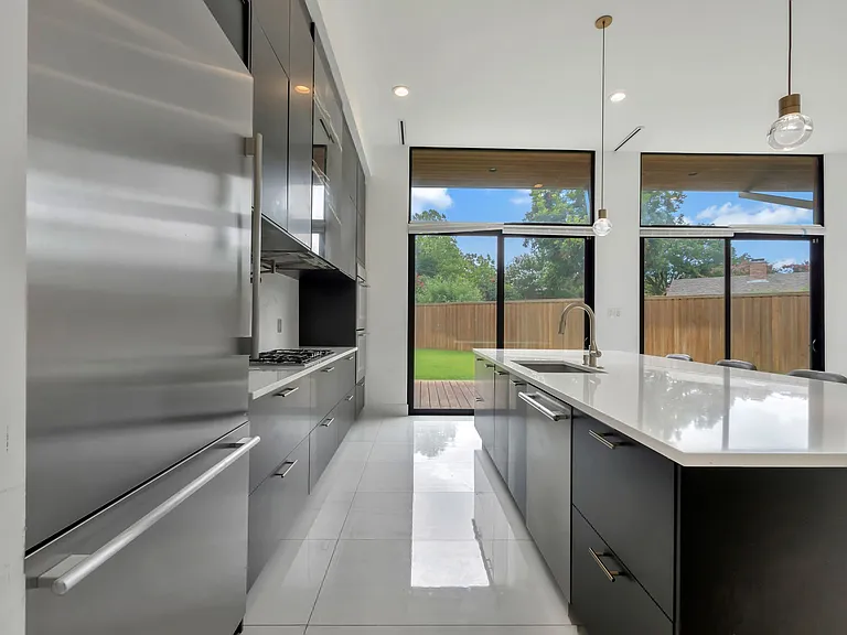 11248 Jamestown Rd — Photo 24