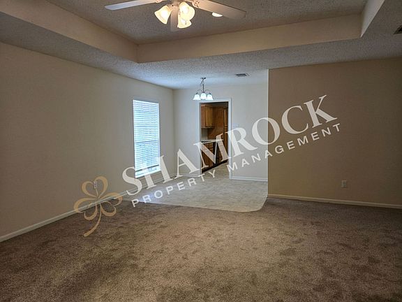 4th image of 1023 Parkview Cir