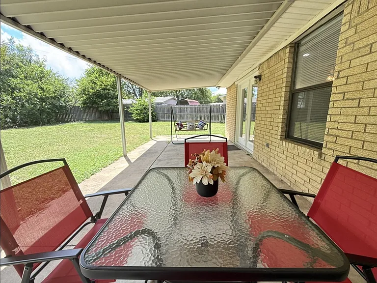 109 Redbud Cir — Photo 30
