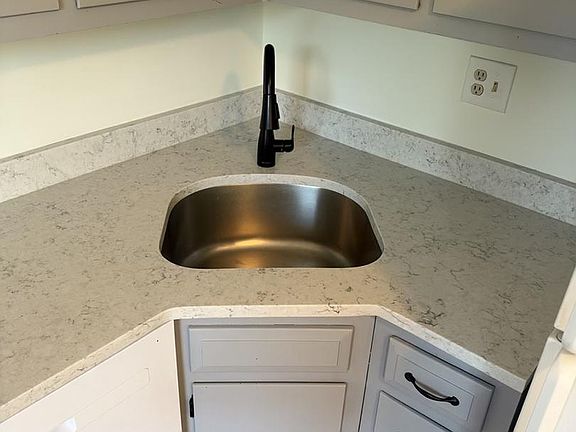 5th image of 1106 Silver Ct