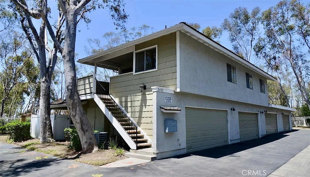 2 bed, 888 sqft, $3,100 — Photo 1