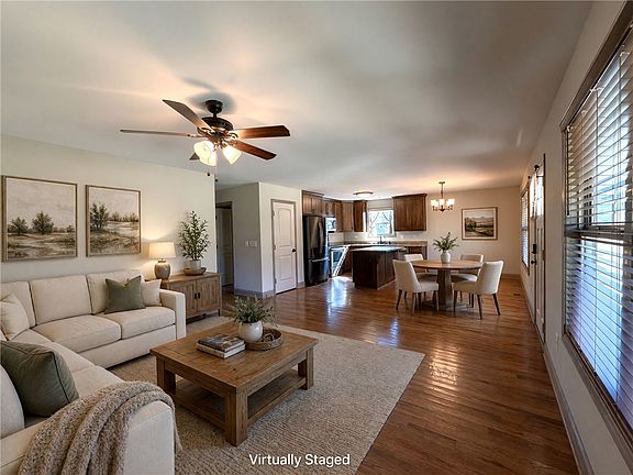 4th image of 122 Deer Knoll Dr