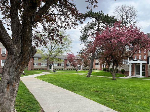 185 Van Rensselaer Blvd #21A