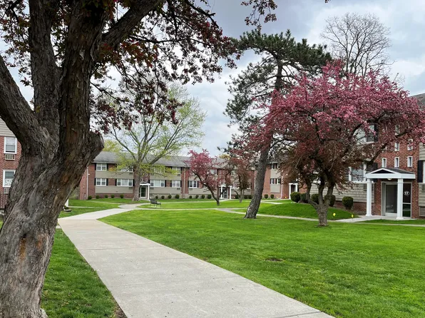 Riverhill Apartments