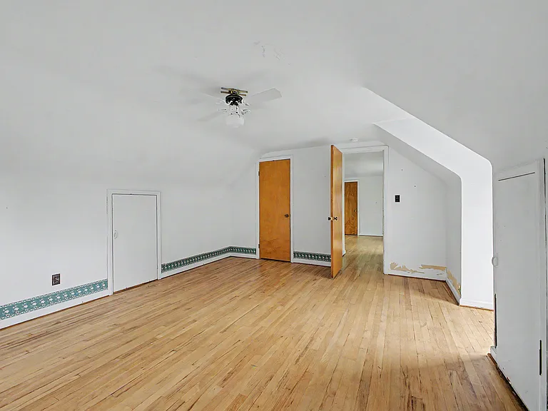 21236 Outer Dr — Photo 24
