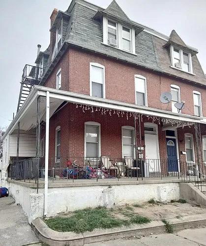 336 W 8th St Photo 1