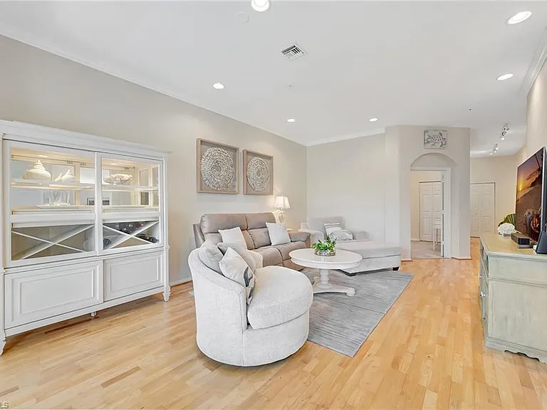 400 Lambiance Cir #204 — Photo 7