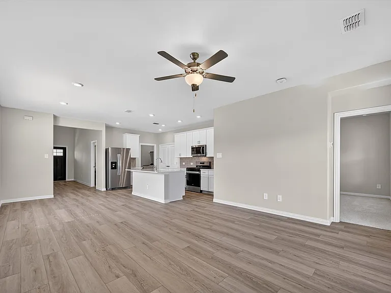 1402 Bridgestone Dr — Photo 6