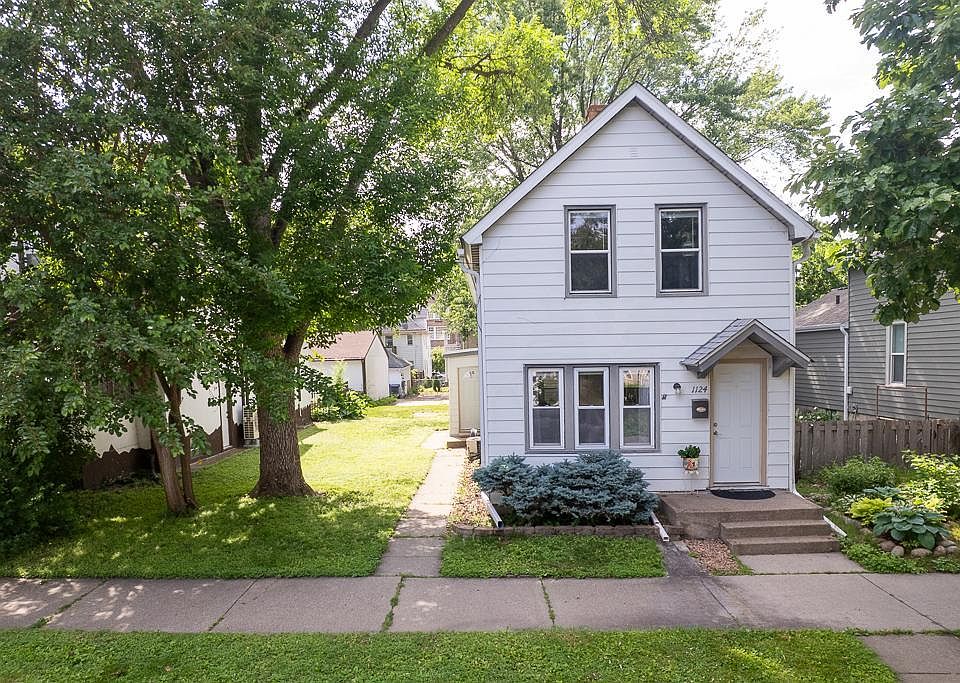 1st image of 1124 5th St NE