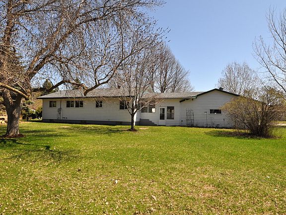 2nd image of 811 Pleasant Ave S