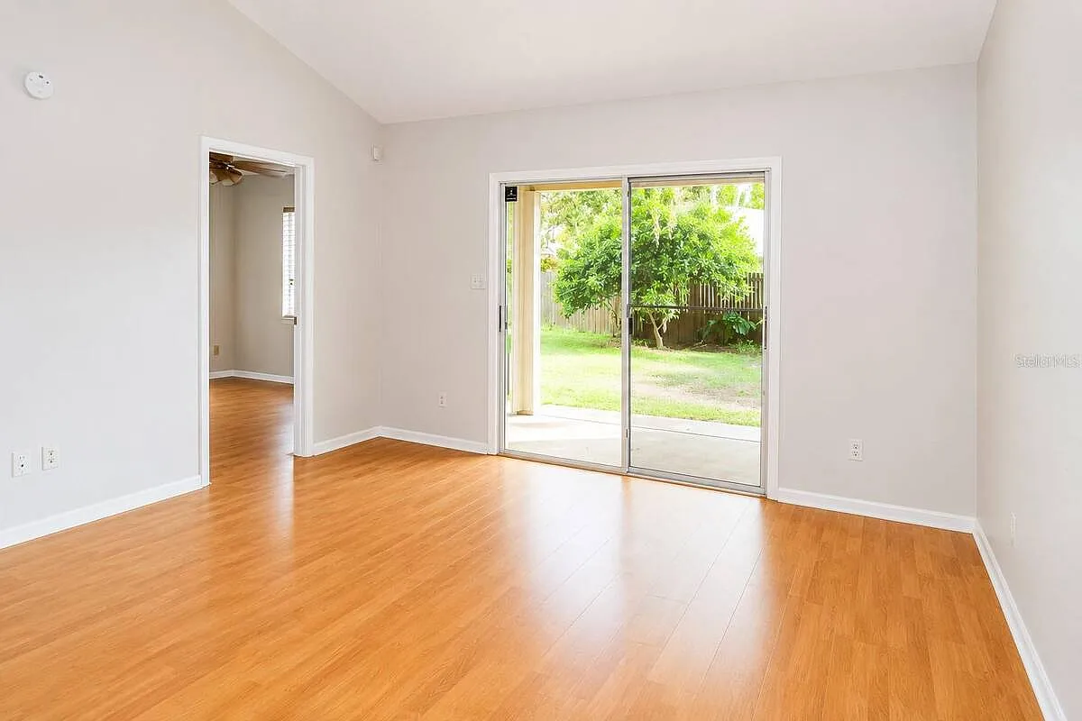 2 bed, 2.0 bath, 924 sqft, $1,795 — Photo 3