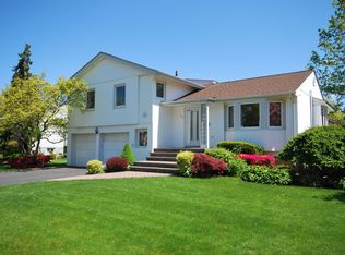 56 Shelbourne Ln, New Hyde Park, NY 11040