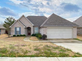 122 Woodscape Dr, Canton, MS 39046
