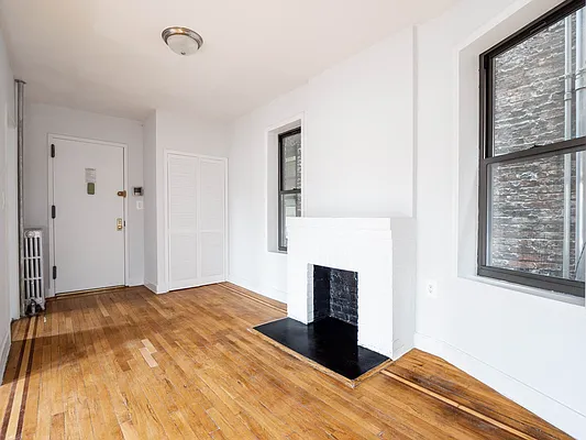 Rented by City Connections Realty | media 16