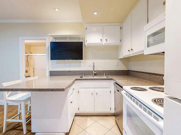 1133 Edwards St — Photo 9
