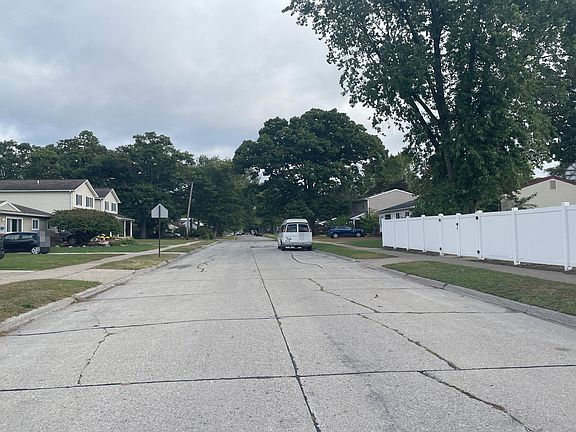 4th image of 5352 Moore St