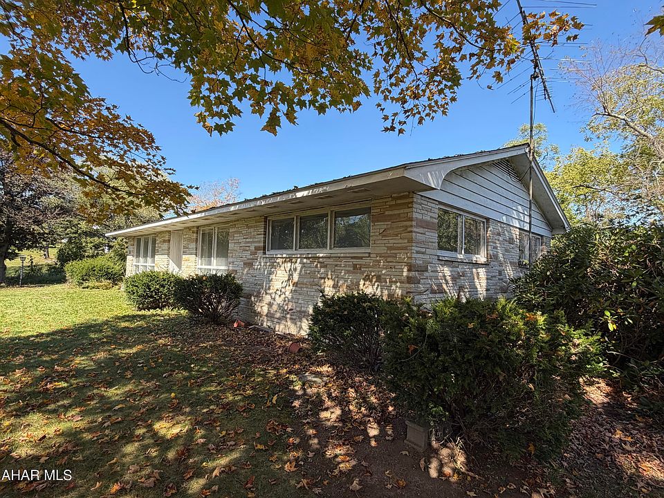 1st image of 2992 Valley Rd