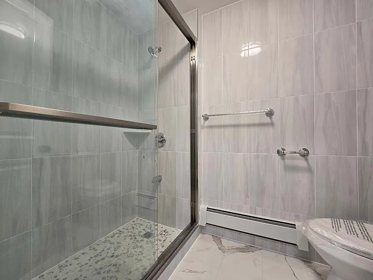12 Grimsby St #2A — Photo 8