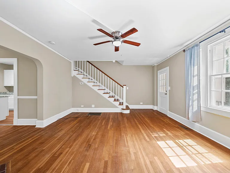 502 Thomas Rd — Photo 18