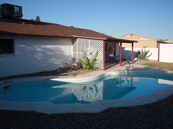 3rd image of 610 E Calle Bolo Ln
