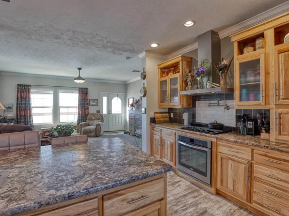 38 Thompson Creek Rd, Clearmont, WY 82835