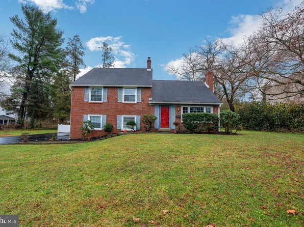 204 Canterbury Dr, Wallingford, PA 19086