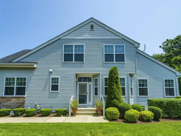 118 Cypress Pointe Ct, Medford, NY 11763
