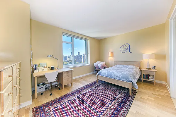 Sold by Isen & Company : Real Estate Advisors | media 36