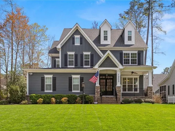 1303 Founders Pointe Trl, Carrollton, VA 23314
