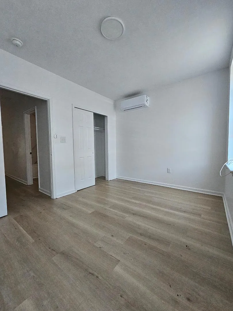 1628 W Lehigh Ave - 1628 W Lehigh Ave - 2nd Fl Front Room — Photo 2