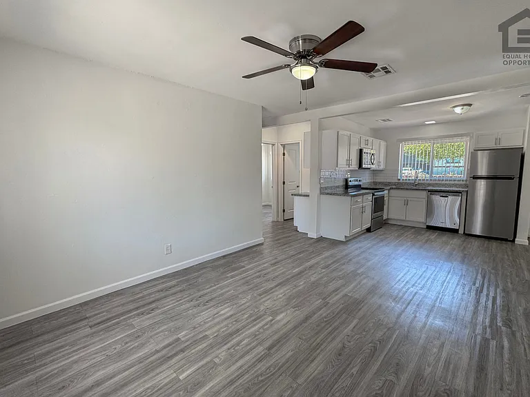 1346 E Willetta St — Photo 48