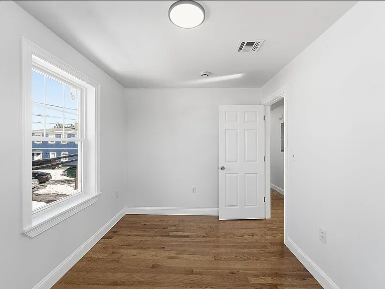 307 Hawkins St #1 — Photo 7