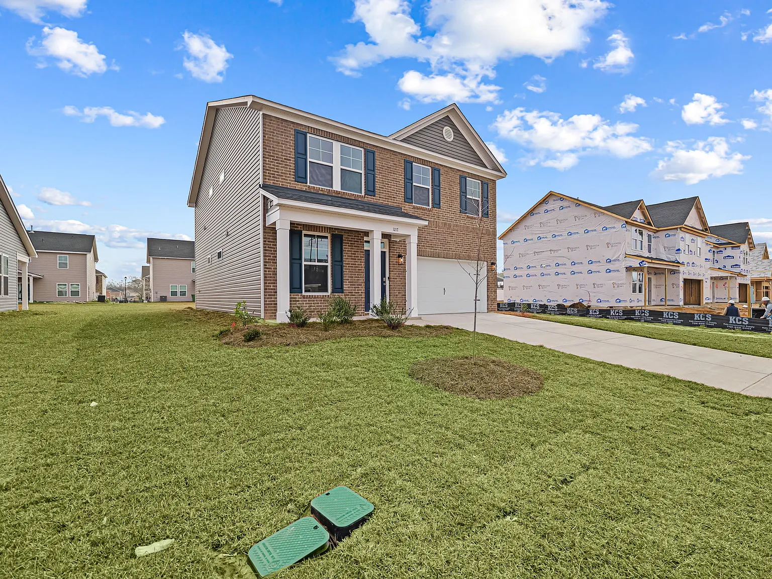 5 bed, 2225 sqft, $2,700 — Photo 2