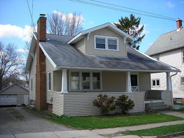 1st image of 619 Evergreen St