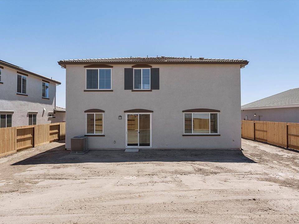 SAC_Aspen-At-Villa-Ticino_4522_Backyard_B_2261-Hewins-St