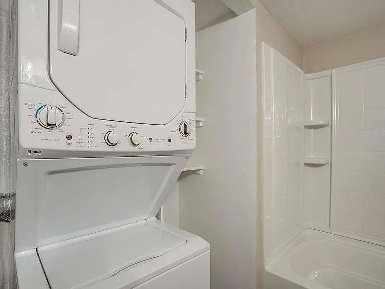 318 E Vine Cir — Photo 9