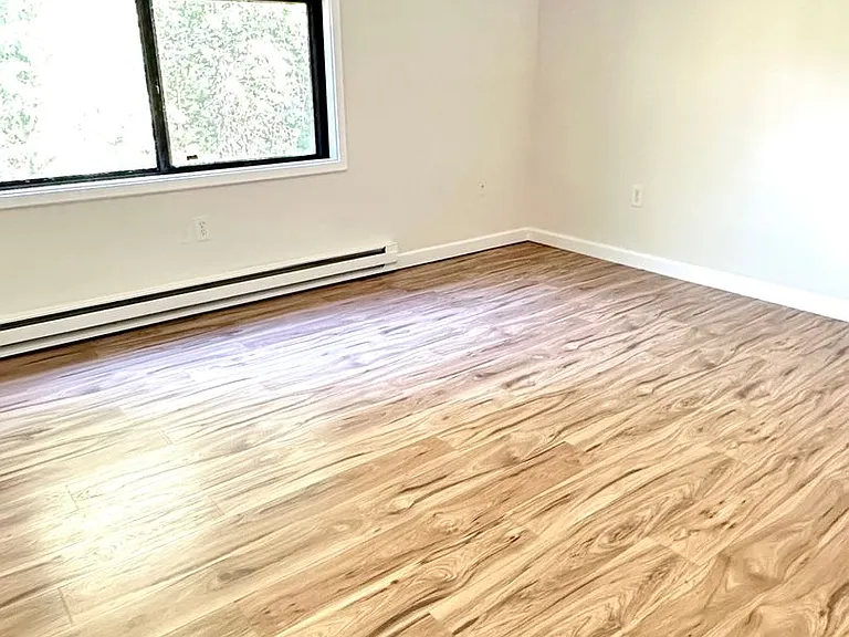 17 Farmington Ave — Photo 6